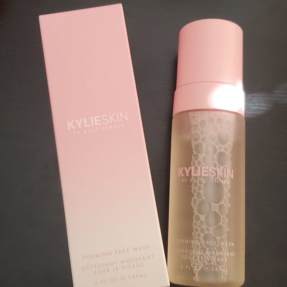 KylieSkin by Kylie Jenner Foaming Face Wash - Picture 3 of 4
